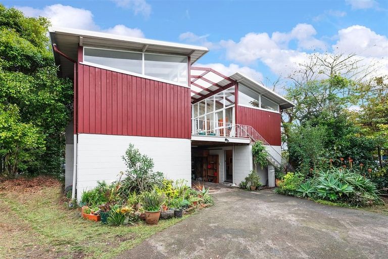 Photo of property in 20 Sunray Avenue, Titirangi, Auckland, 0604