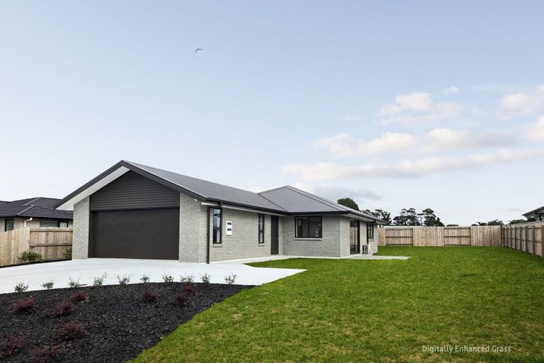 Photo of property in 57 Te Taniwha Road, One Tree Point, 0118