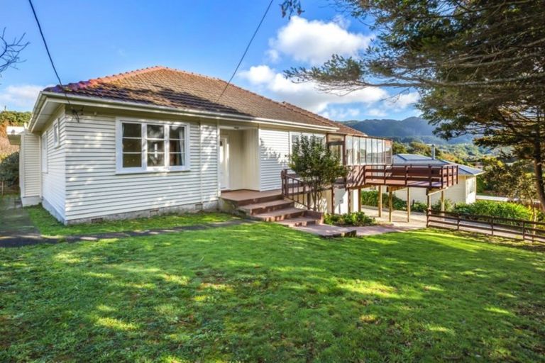 Photo of property in 48 Collins Avenue, Tawa, Wellington, 5028