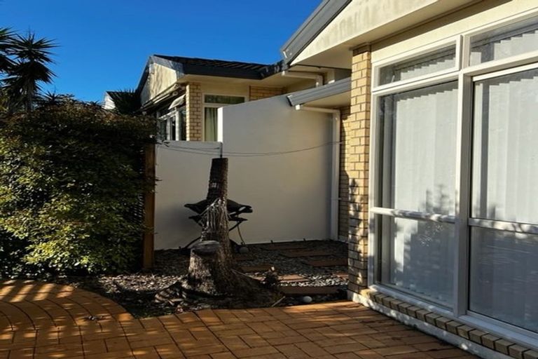 Photo of property in 2/1-5 Gleanor Avenue, Oteha, Auckland, 0632
