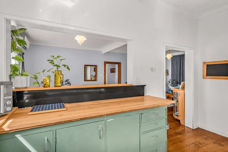 Photo of property in 32 Coote Road, Bluff Hill, Napier, 4110