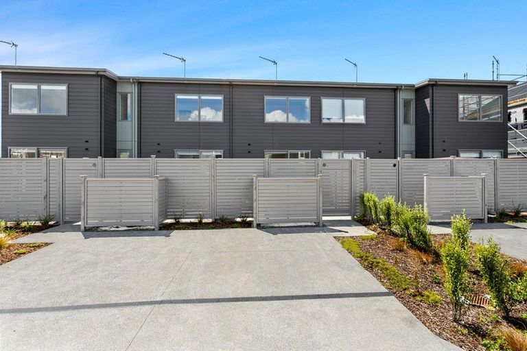 Photo of property in 1 Park Green Avenue, Rosehill, Papakura, 2113
