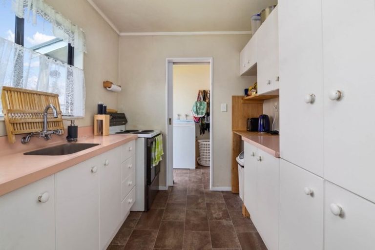 Photo of property in 38a Aquarius Drive, Kawaha Point, Rotorua, 3010