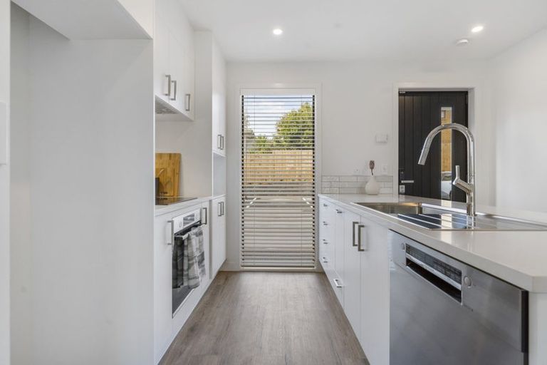 Photo of property in 4/35 Garadice Road, Rothesay Bay, Auckland, 0630