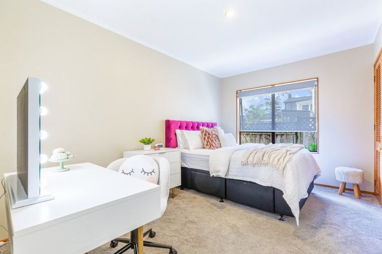 Photo of property in 17 Outlook Road, Greenhithe, Auckland, 0632