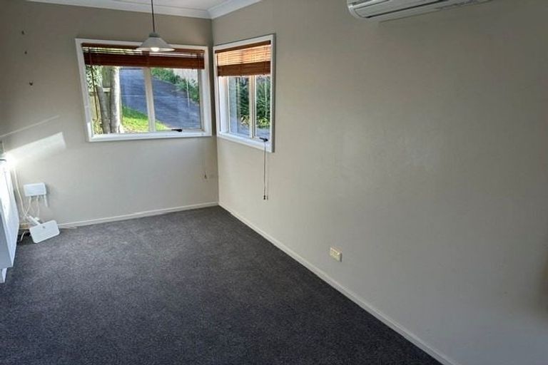 Photo of property in 2/49 Aeroview Drive, Beach Haven, Auckland, 0626