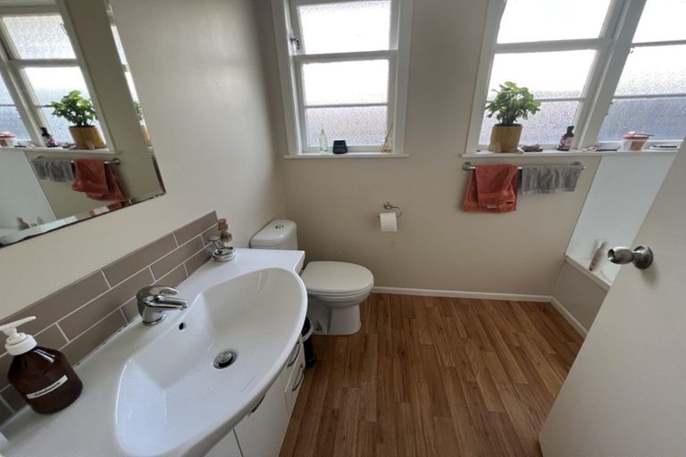 Photo of property in 3/132 Edmonton Road, Te Atatu South, Auckland, 0610