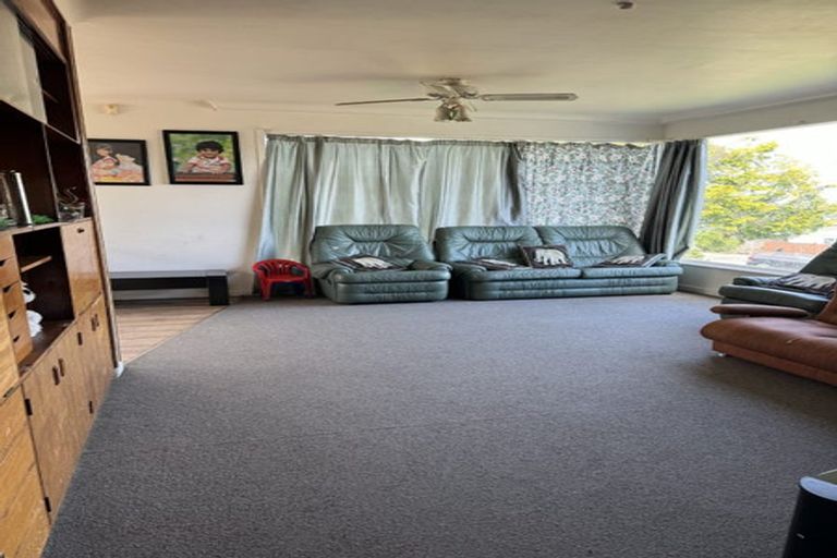 Photo of property in 17 Edgeworth Road, Glenfield, Auckland, 0629