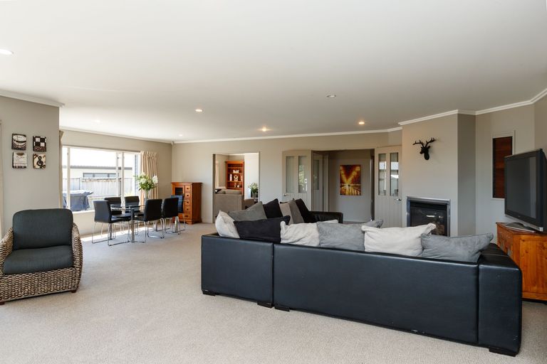 Photo of property in 5 Silkwood Place, Fitzherbert, Palmerston North, 4410