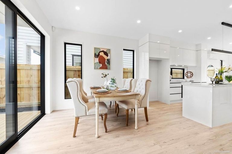 Photo of property in 7c Queen Mary Avenue, New Lynn, Auckland, 0600