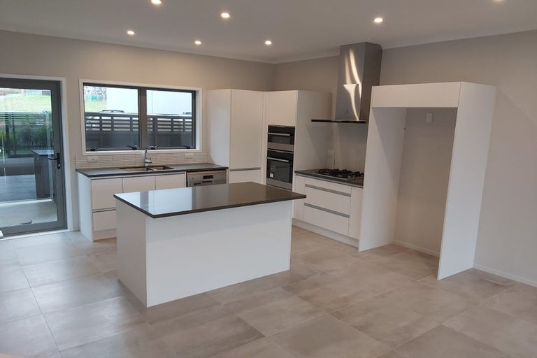 Photo of property in 129 Glenvar Ridge Road, Long Bay, Auckland, 0630