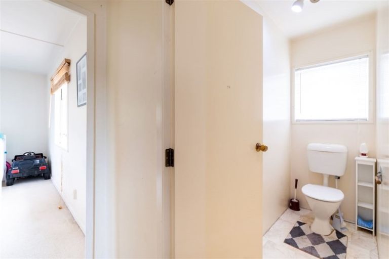 Photo of property in 80k Tirimoana Road, Te Atatu South, Auckland, 0602