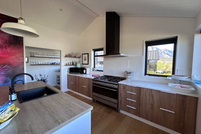 Photo of property in 2 Wanderer Lane, Jacks Point, Queenstown, 9371
