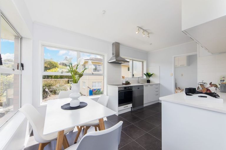 Photo of property in 2/51 Girrahween Drive, Totara Vale, Auckland, 0629