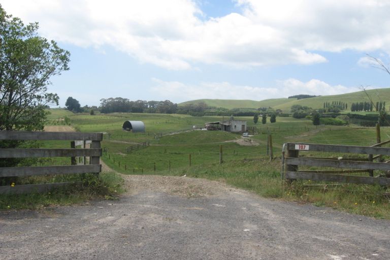 Photo of property in 107 Ohinepanea Road, Pukehina, Te Puke, 3186