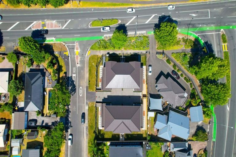 Photo of property in 4/64 Banbury Crescent, Fairfield, Hamilton, 3214