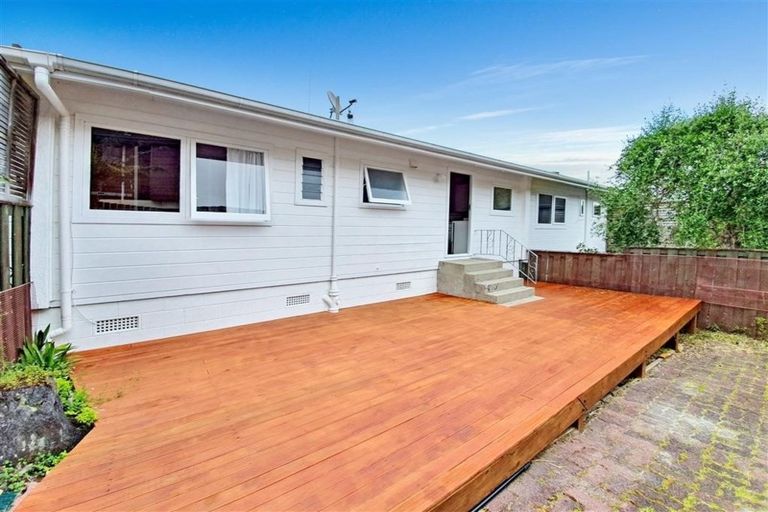 Photo of property in 2/15 Selwyn Crescent, Forrest Hill, Auckland, 0620