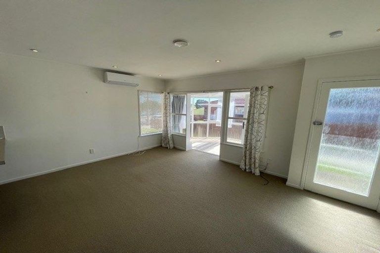 Photo of property in 2/11 Winscombe Street, Belmont, Auckland, 0622
