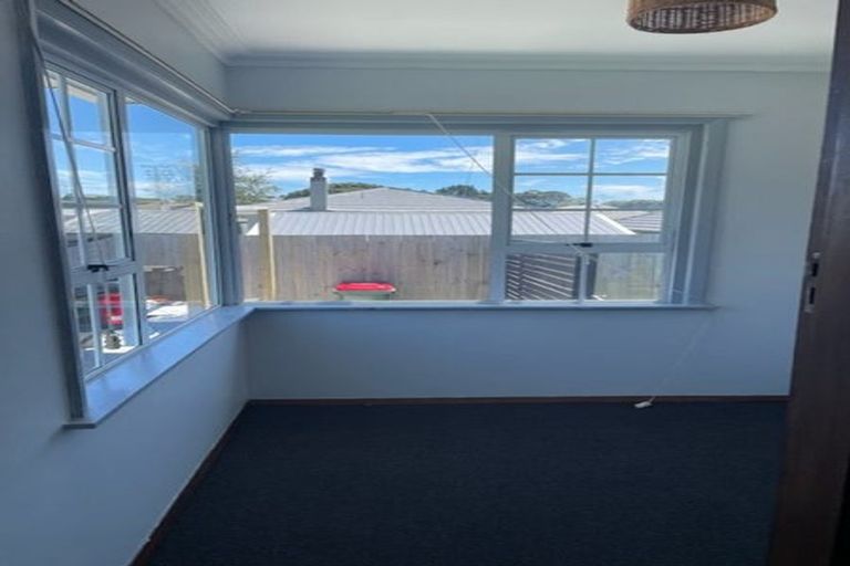 Photo of property in 23 Queens Road, Glen Avon, New Plymouth, 4312