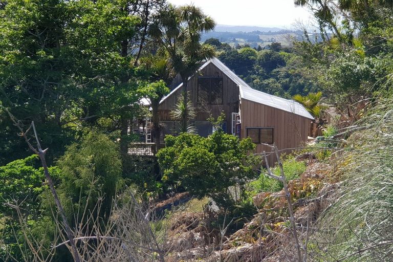 Photo of property in 62 Caton Road, Waitakere, Henderson, 0782