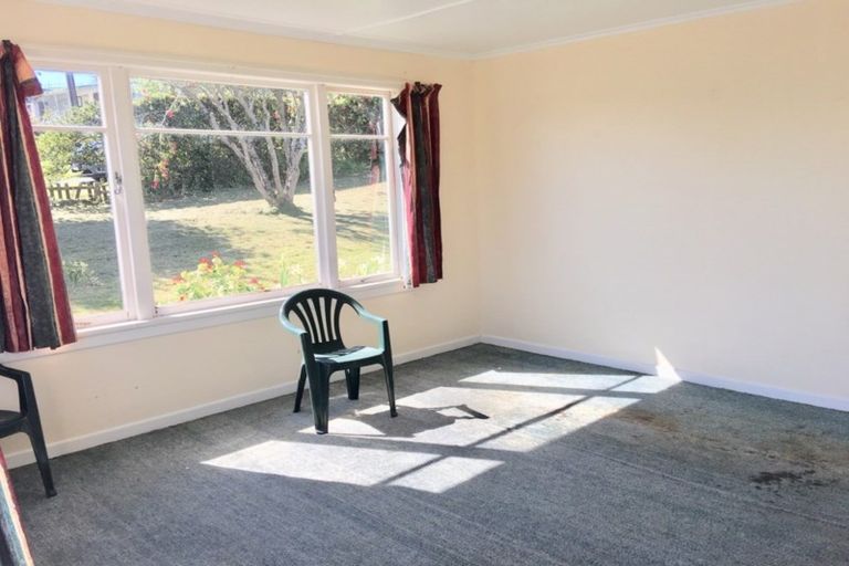 Photo of property in 6 Oxford Street, Whakapirau, Maungaturoto, 0583