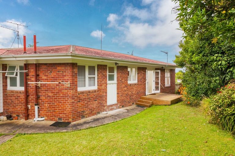 Photo of property in 10 Woodward Avenue, Mangere Bridge, Auckland, 2022