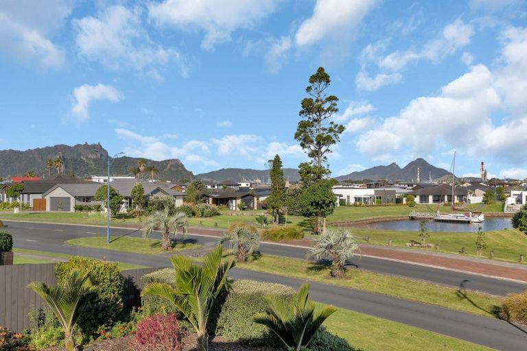 Photo of property in 28 Stace Hopper Drive, One Tree Point, 0118