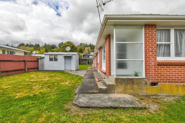 Photo of property in 3/31 Hillside Drive, Maoribank, Upper Hutt, 5018
