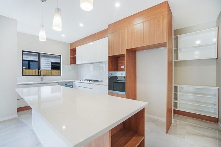 Photo of property in 2 Kakabeak Way, Takanini, 2110