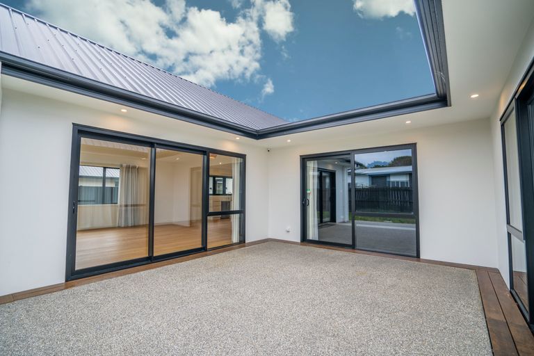 Photo of property in 4 Barker Place, Waikiwi, Invercargill, 9810