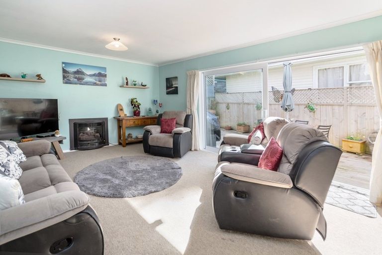 Photo of property in 184 George Street, Stokes Valley, Lower Hutt, 5019