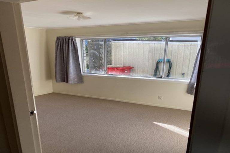 Photo of property in 8 Oxford Street, Tawa, Wellington, 5028