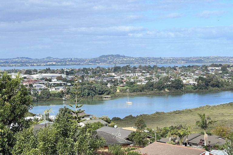 Photo of property in 105 Luckens Road, West Harbour, Auckland, 0618