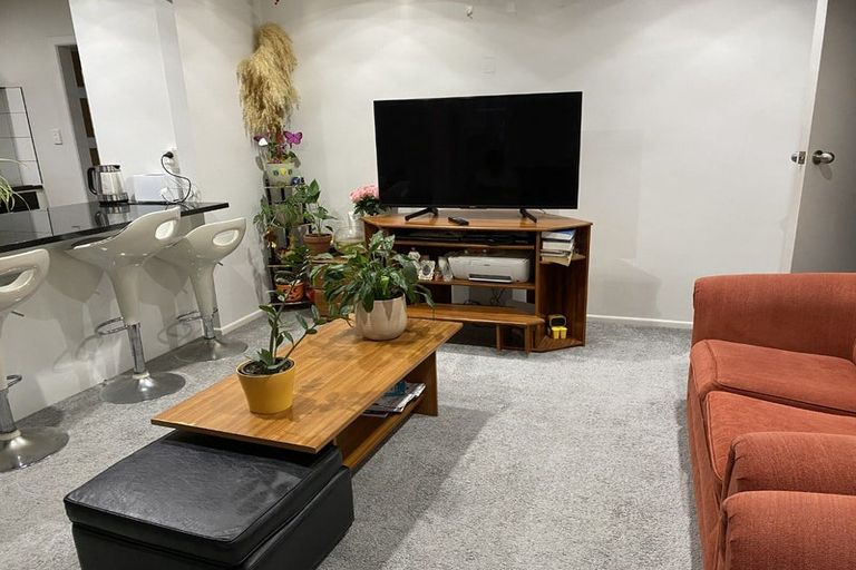 Photo of property in 37 Hallberry Road, Mangere East, Auckland, 2024