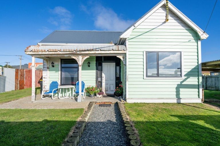Photo of property in 6 Ocean Beach Road, Bluff, 9814