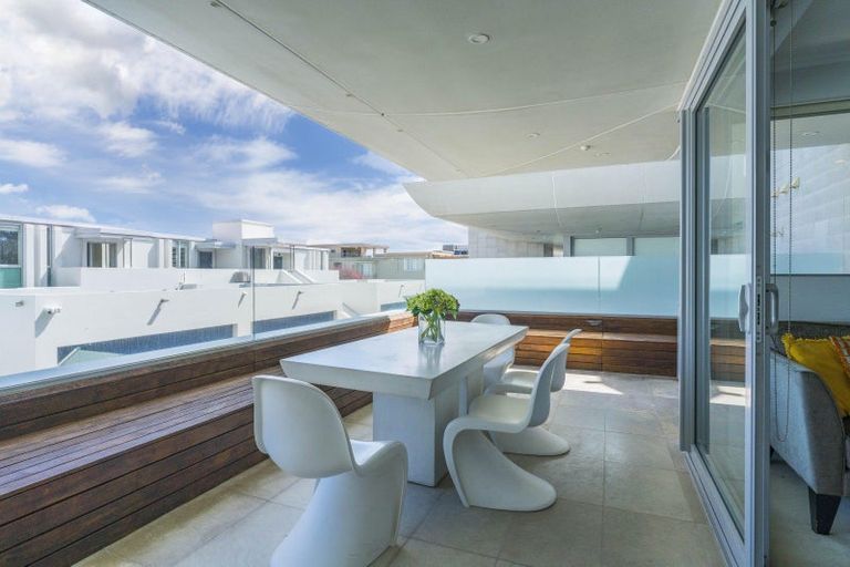 Photo of property in 225 Lake Terrace, Waipahihi, Taupo, 3330