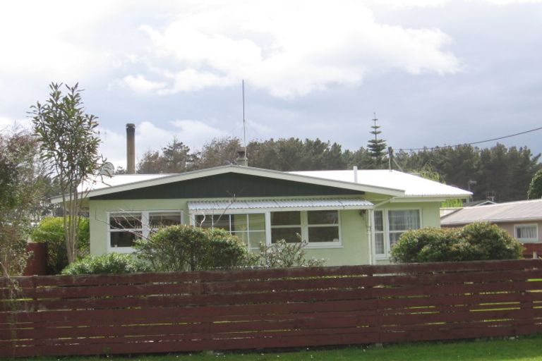 Photo of property in 11 Hennessy Street West, Foxton Beach, Foxton, 4815