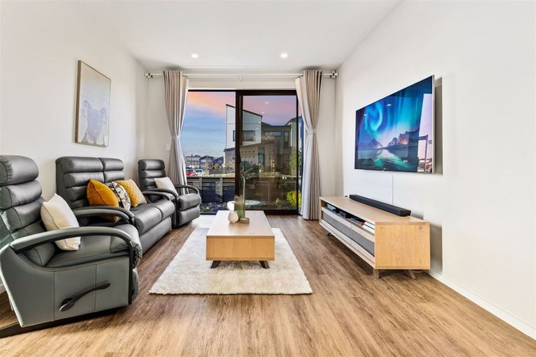 Photo of property in 5 Waterlily Street, Hobsonville, Auckland, 0616