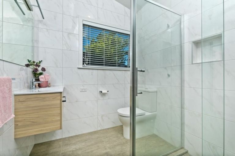 Photo of property in 1a Ferry Parade, Herald Island, Auckland, 0618