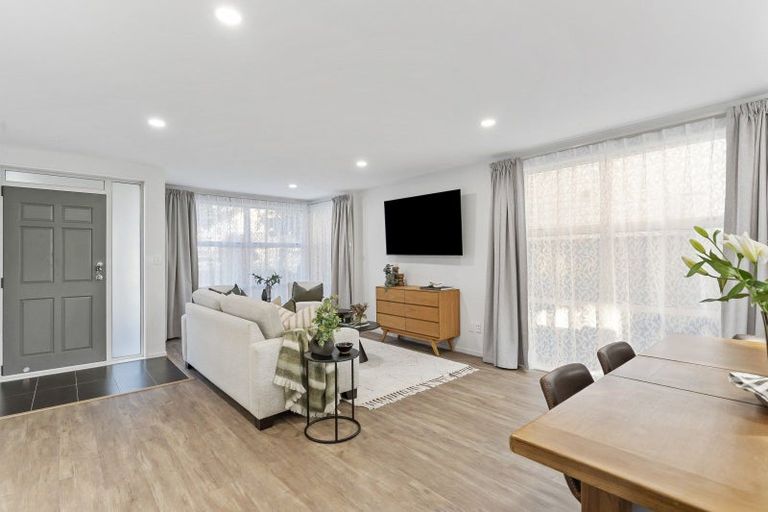 Photo of property in 12 Phar Lap Crescent, Takanini, 2112