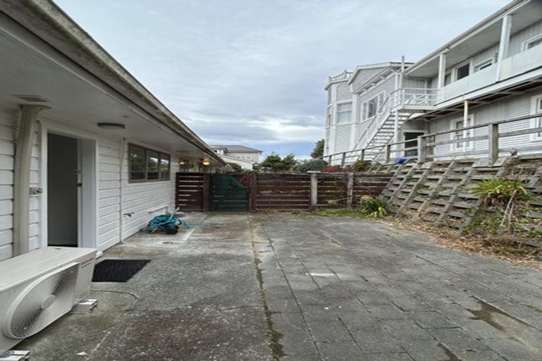 Photo of property in 2/13 Upper Bourke Street, Kilbirnie, Wellington, 6022