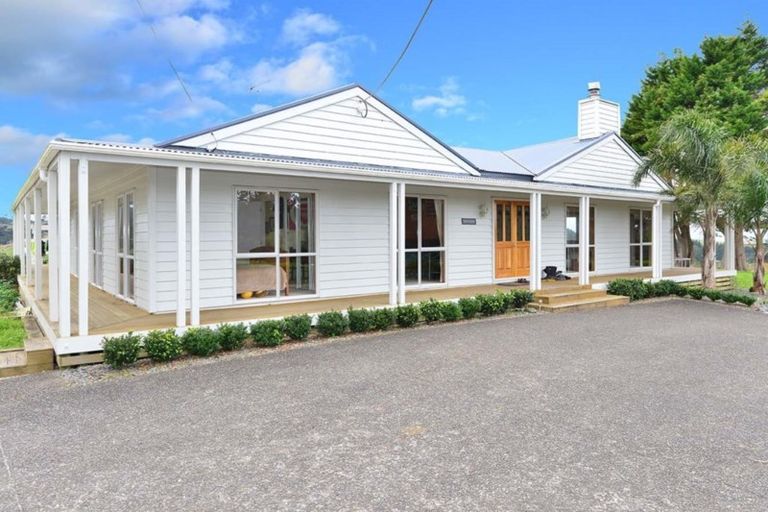 Photo of property in 118 Upper Orewa Road, Wainui, Silverdale, 0992