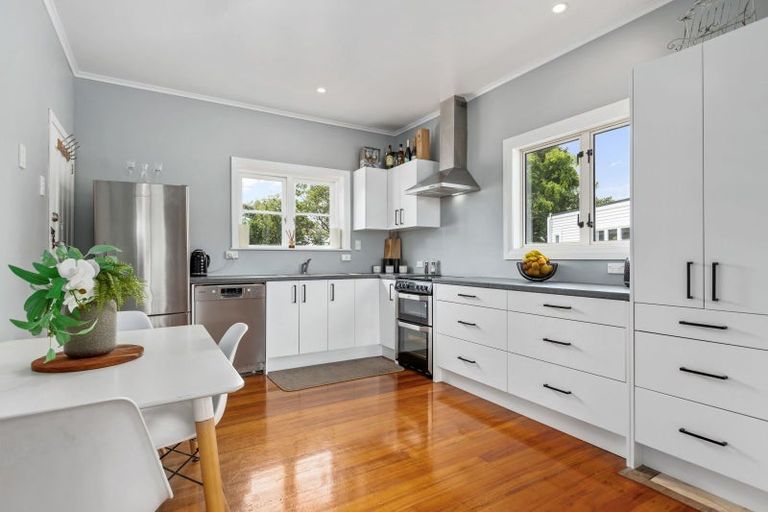 Photo of property in 93 Fox Street, Featherston, 5710