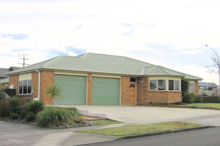 Photo of property in 2 Angus Street, Grandview Heights, Hamilton, 3200