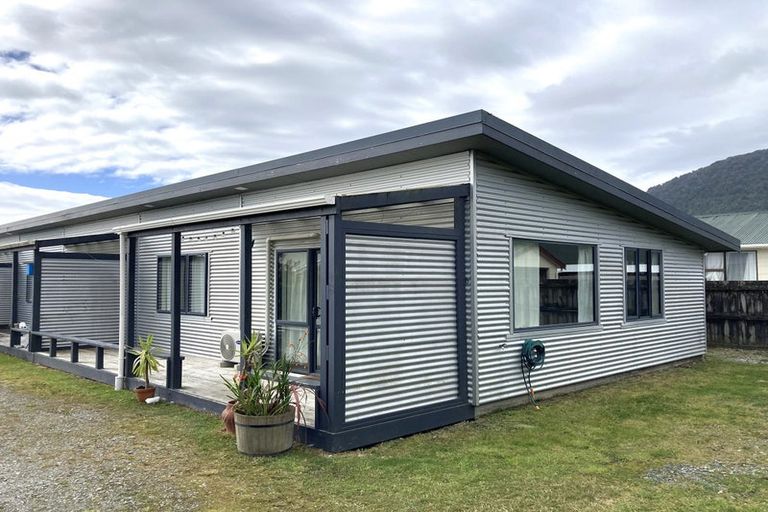 Photo of property in 3/6 Pauareka Road, Haast, 7886