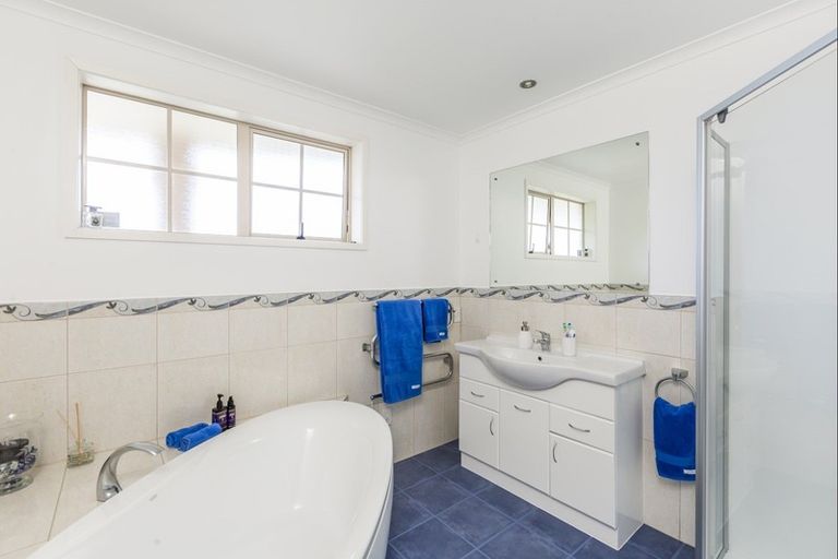 Photo of property in 12 Grovenor Drive, Orewa, 0931