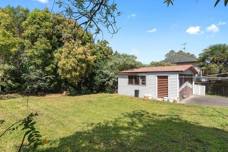 Photo of property in 26 Selwyn Crescent, Forrest Hill, Auckland, 0620