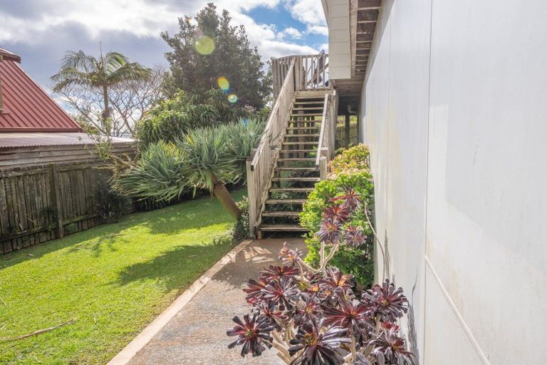 Photo of property in 2 Dudley Crescent, Cable Bay, 0420