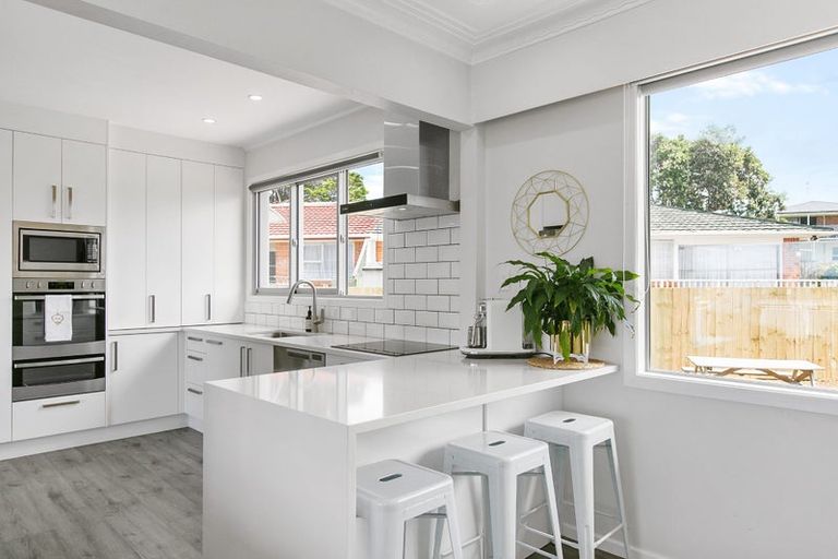 Photo of property in 2 Glenmore Road, Sunnyhills, Auckland, 2010