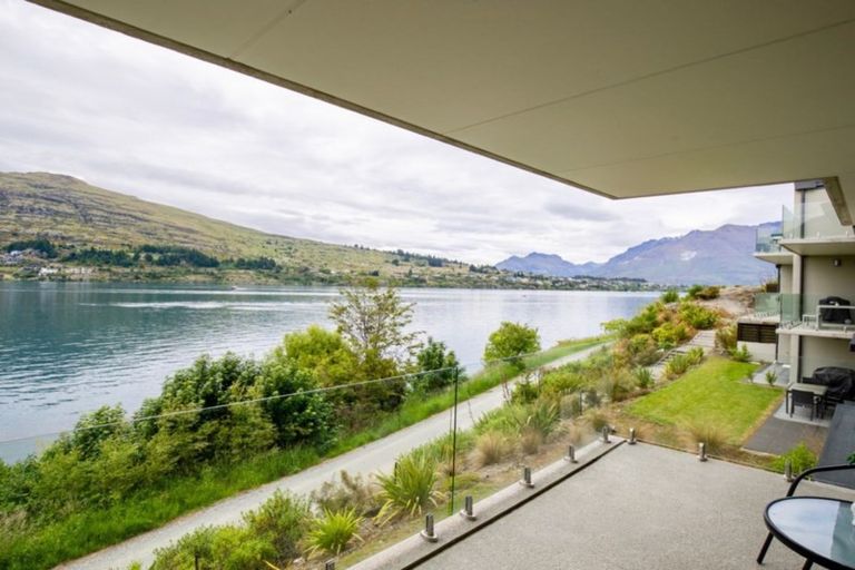 Photo of property in La Residence Du Lac, 26/527 Frankton Road, Queenstown, 9300
